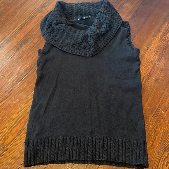 BCBGMAXAZRIA women’s sleeveless sweater Size S - Picture 1 of 3